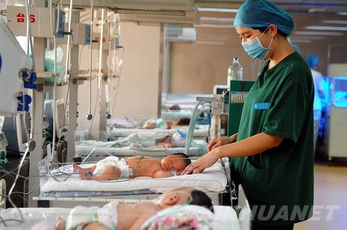 新疆建成首個(gè)新生兒無(wú)陪護(hù)、層流潔凈病房