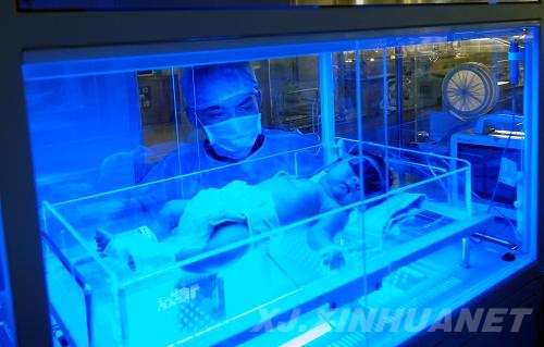 新疆建成首個(gè)新生兒無(wú)陪護(hù)、層流潔凈病房