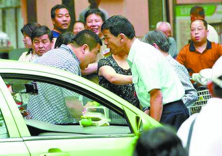 4元停車(chē)費(fèi)堵了萬(wàn)人小區(qū)“路怒族”成城市流行病