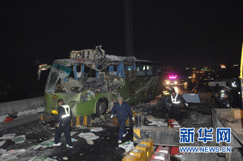 杭州機(jī)場高速公路客車相撞事故已造成6人死亡