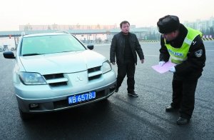 北京嚴(yán)查高峰時(shí)段外地車進(jìn)五環(huán) 首日處罰37人