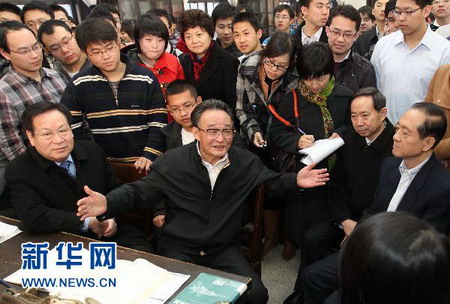 吳邦國考察清華大學(xué)：弘揚(yáng)清華百年文化<BR> 建設(shè)世界一流大學(xué)