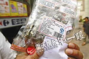 重慶家樂福銷售過期芝麻糖 標(biāo)簽生產(chǎn)日期疑作假