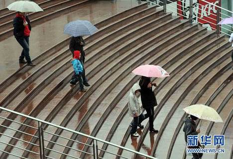 全國(guó)多地迎來強(qiáng)降雨天氣