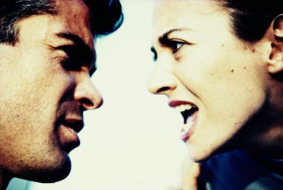 上下班往返路程長(zhǎng)？小心婚姻亮紅燈！<BR>A 45-minute commute could mean you are on the road to divorce<BR>