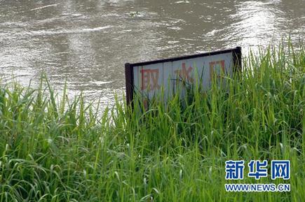 杭州余杭區(qū)水源受污染 部分地區(qū)供水停止、學(xué)校停課