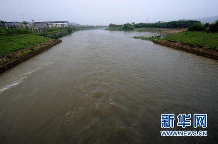 杭州余杭區(qū)水源受污染 部分地區(qū)供水停止、學(xué)校停課