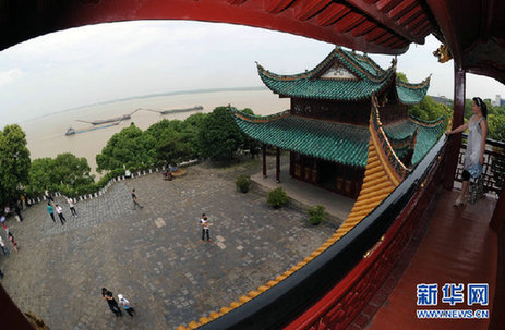 長(zhǎng)江中下游“旱澇急轉(zhuǎn)” 專家解讀極端天氣現(xiàn)象