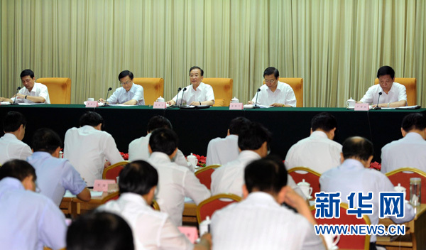 溫家寶:任內(nèi)基本實(shí)現(xiàn)城鎮(zhèn)居民社會(huì)養(yǎng)老保險(xiǎn)和新農(nóng)保全覆蓋