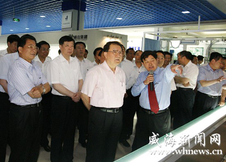 李長春在山東調(diào)研時強(qiáng)調(diào):緊緊抓住提高自主創(chuàng)新能力這個根本