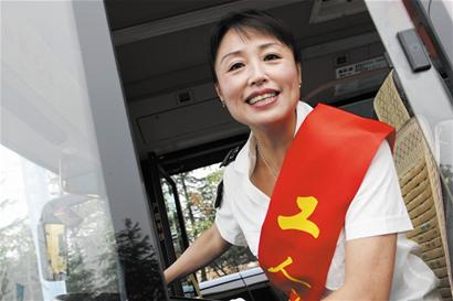 銘記歷史時(shí)刻:膠州灣橋隧通車