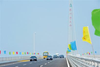 銘記歷史時(shí)刻:膠州灣橋隧通車