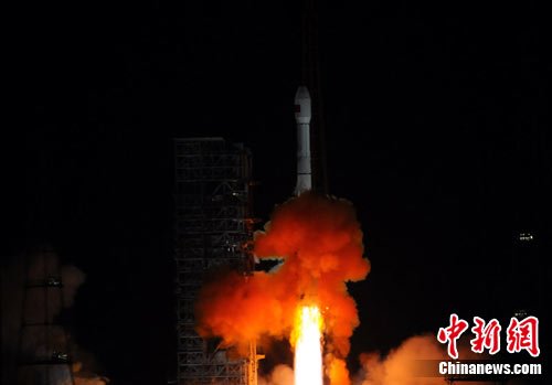 中國(guó)成功發(fā)射“天鏈一號(hào)02星”(組圖)