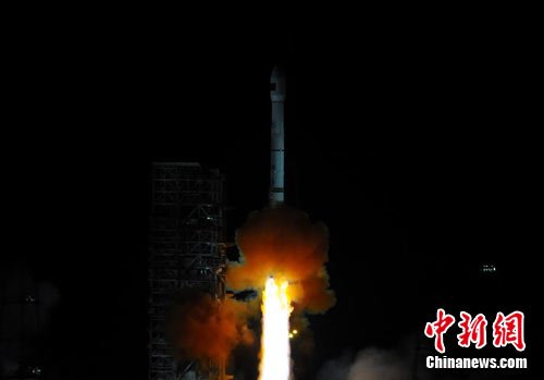 中國(guó)成功發(fā)射“天鏈一號(hào)02星”(組圖)
