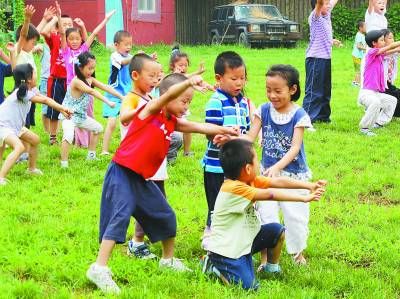 中國多地出現(xiàn)不滿公立學校轉(zhuǎn)而在家上學案例(圖)