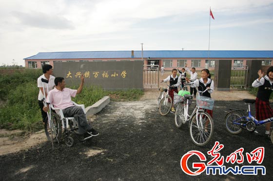 最美鄉(xiāng)村教師杜順：血液里沒了學生，心臟就不會跳動