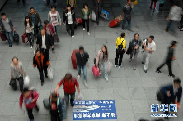 國(guó)慶長(zhǎng)假將結(jié)束 各地迎來返程客流高峰