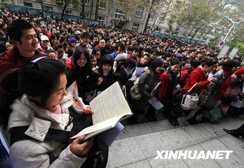 國家公務(wù)員局負責(zé)人解析2012年度公務(wù)員考試