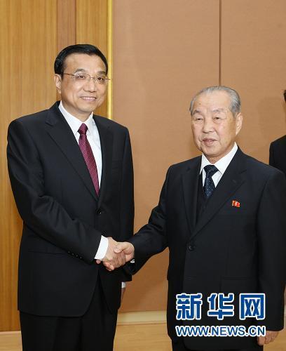 李克強與朝內(nèi)閣總理崔永林舉行會談