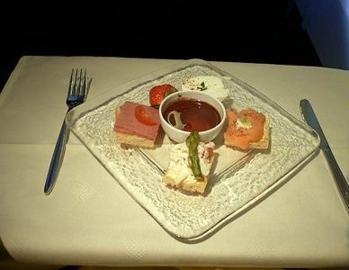 飛機上也有美食！看看各航空公司飛機餐