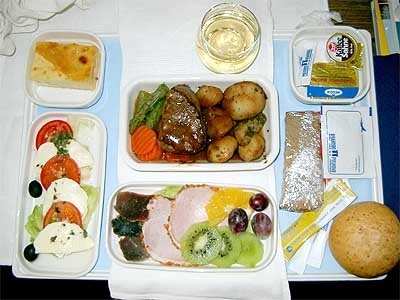 飛機(jī)上也有美食！看看各航空公司飛機(jī)餐