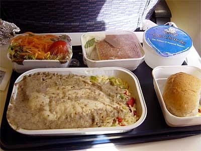 飛機(jī)上也有美食！看看各航空公司飛機(jī)餐