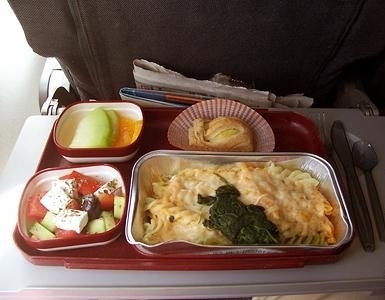 飛機上也有美食！看看各航空公司飛機餐