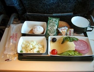 飛機(jī)上也有美食！看看各航空公司飛機(jī)餐