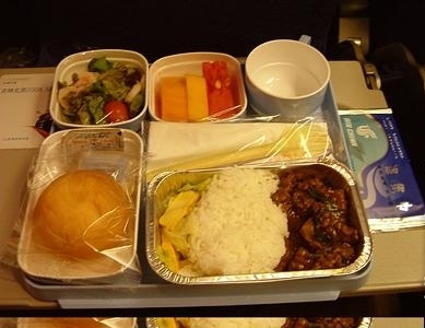 飛機上也有美食！看看各航空公司飛機餐