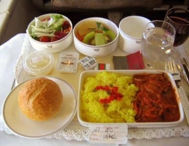 飛機上也有美食！看看各航空公司飛機餐