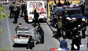 北京西單捷達連撞9名行人續(xù)：司機被控故意撞人