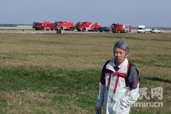 浦東機(jī)場(chǎng)國(guó)泰航班疑似起火 乘客緊急逃生3人傷