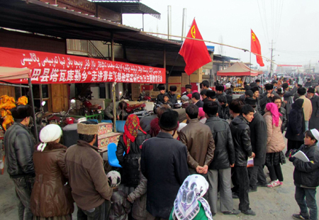 治區(qū)團(tuán)委深化扶貧“四項舉措” 助力和田沙漠腹地鄉(xiāng)村“冬閑變冬忙”系列活動