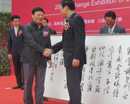 江蘇精品書(shū)畫(huà)展海南開(kāi)幕 丹青水墨詮釋中國(guó)風(fēng)