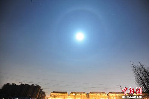揚(yáng)州夜空現(xiàn)罕見(jiàn)“月暈”奇觀(guān)
