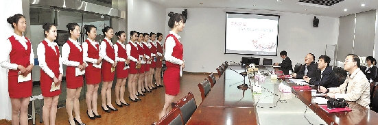 大會(huì)堂招聘服務(wù)員堪比招空姐 直系親屬無違紀(jì)記錄