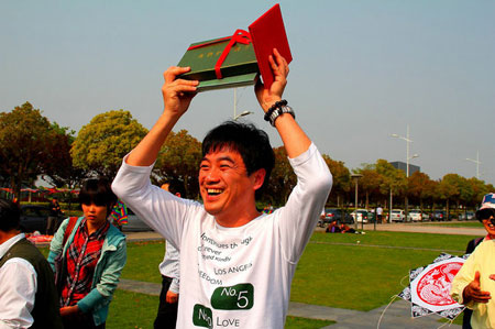 南通舉辦外國友人風(fēng)箏放飛文化體驗活動