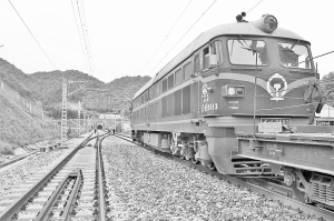 龍廈鐵路建設(shè)前后2014天 共有21座隧道55座橋梁