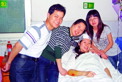 “最美護(hù)士”何遙的美麗瞬間 組圖