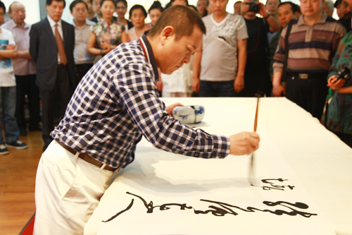 李斌權(quán)“音樂書法”個(gè)人展在北京云峰畫苑炫彩開幕