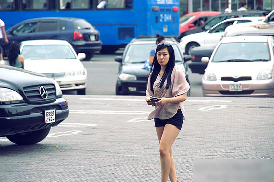 實(shí)拍蒙古國(guó)大街上出人意料的美女