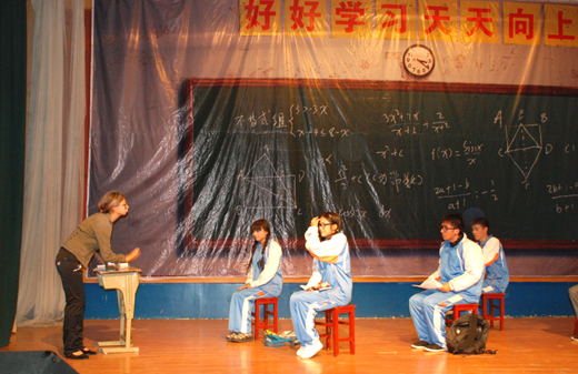 石大第12屆燃塵話劇節(jié)開幕 畢業(yè)生用《曾經(jīng)》告別母校