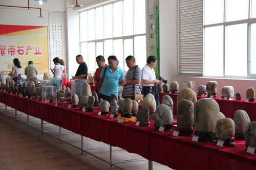 中國首屆金沙江奇石藝術(shù)博覽會展品令人嘆為觀止