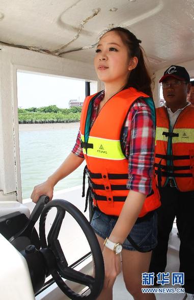 尋找不同就業(yè)路 臺灣大二女生立志開游艇