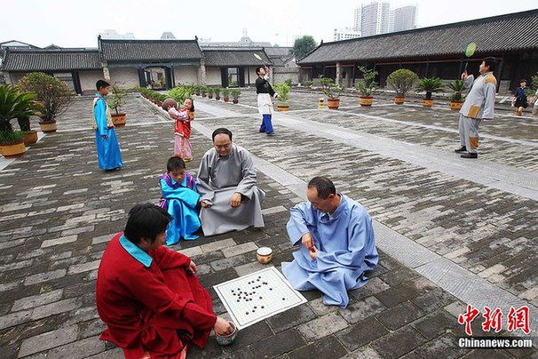 河南南陽(yáng)旅游局拍微電影 局長(zhǎng)客串乞丐