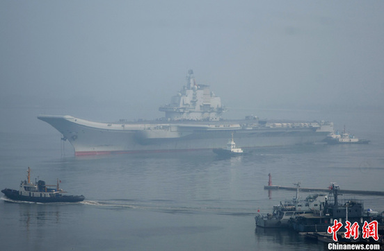 中國第一艘航母平臺今日交付海軍
