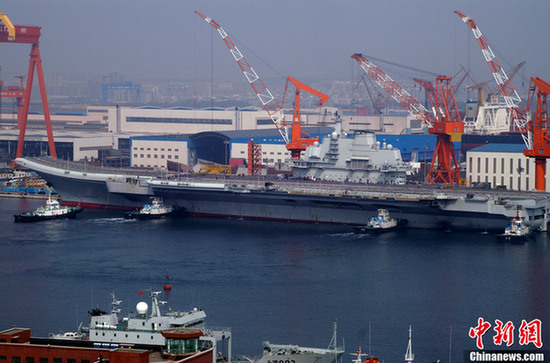 中國第一艘航母平臺(tái)今日交付海軍