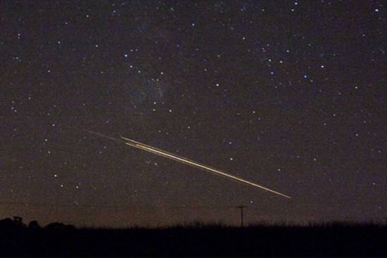 英國夜空驚現(xiàn)橙色“流星雨” 疑為太空垃圾