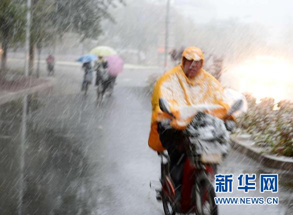 北京延慶遭遇52年來(lái)最大降雪 全縣全力抗雪救災(zāi)