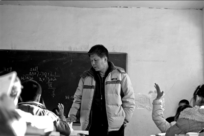 航天工程師辭職做打工子弟校校長自掏腰包維持學校